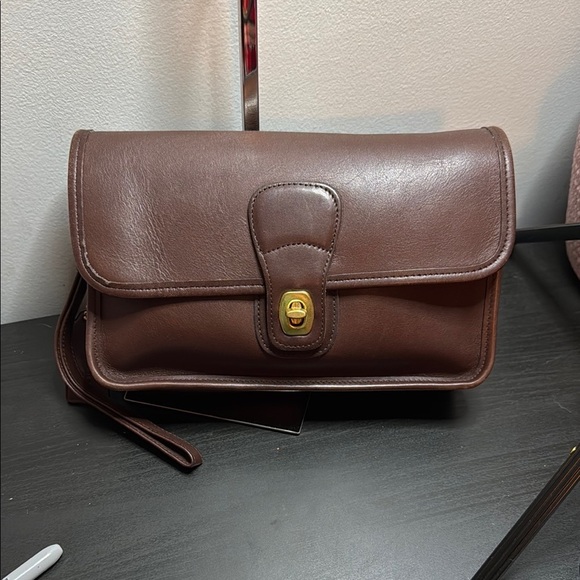 Coach Handbags - Coach vintage 1997 turn lock clutch